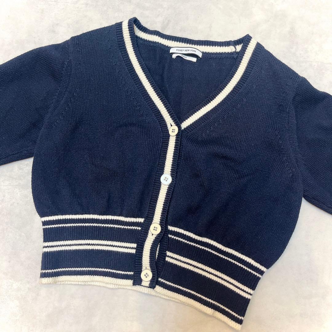 美品◆フォクシー ロゴ入りニットカーディガン ショート丈◇ネイビー フリーサイズ