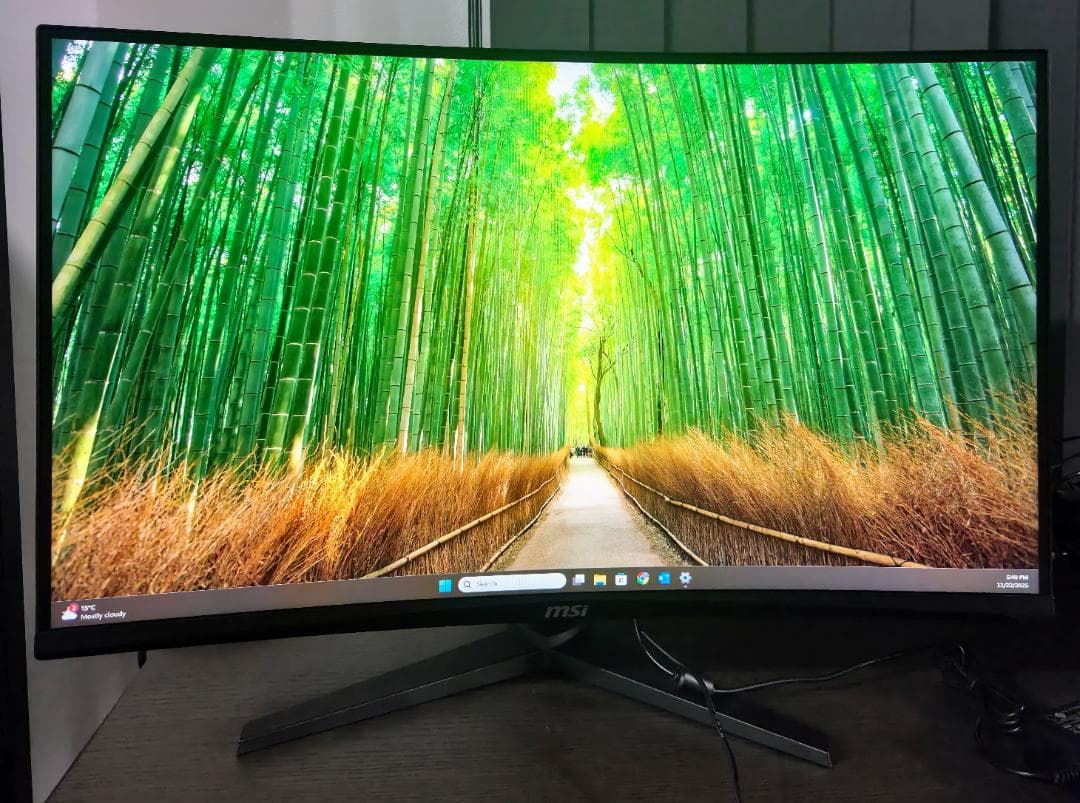 MSI 27インチ曲面フルHDディスプレイ