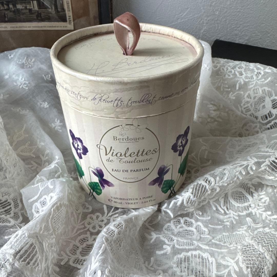 フランスヴィンテージ　スミレのパフュームボックス　紙箱　フランスアンティーク