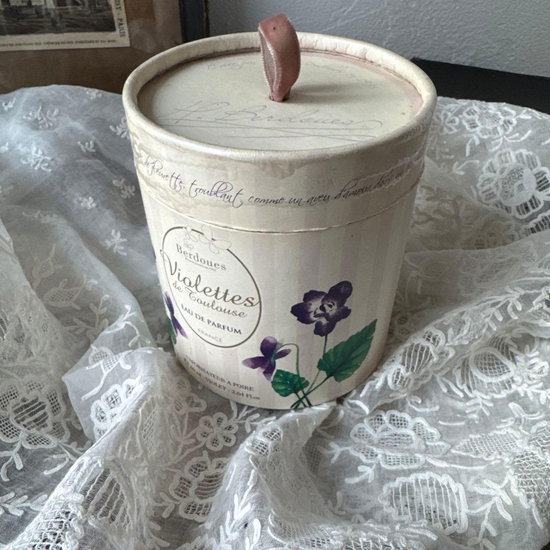 フランスヴィンテージ　スミレのパフュームボックス　紙箱　フランスアンティーク