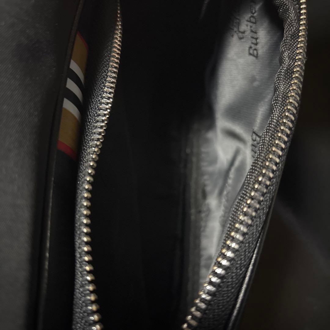 BURBERRY ブラック メッセンジャーバッグ