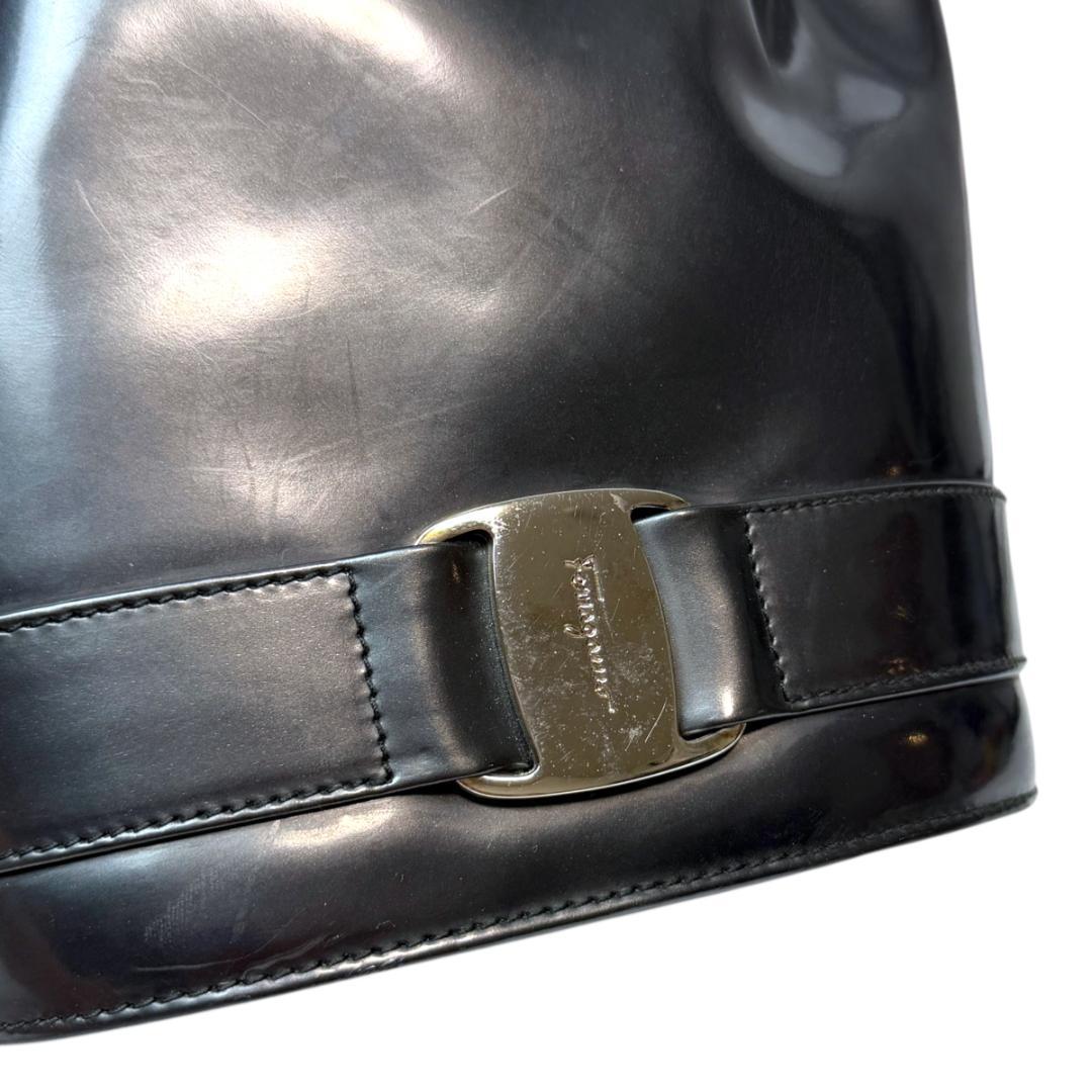 美品 サルヴァトーレフェラガモ 3355 リュック ヴァラ パテントレザー