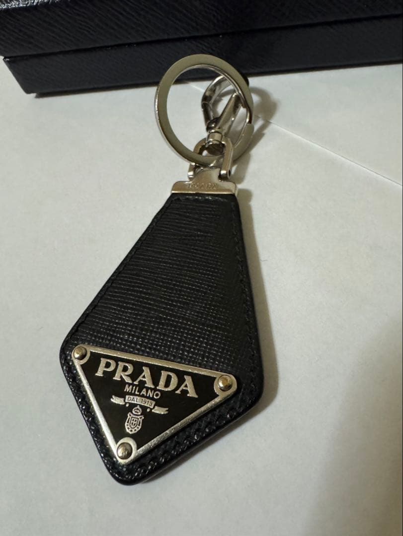 PRADA サフィアーノ レザー キーホルダー