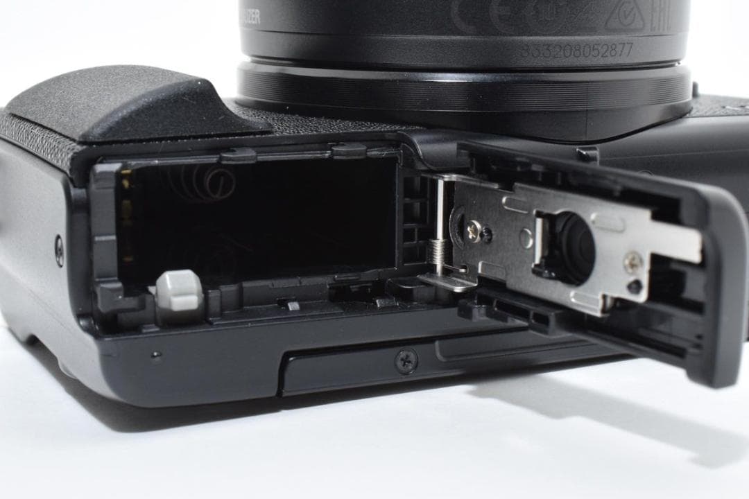 ■美品■Canon キヤノン EOS M200 ブラック