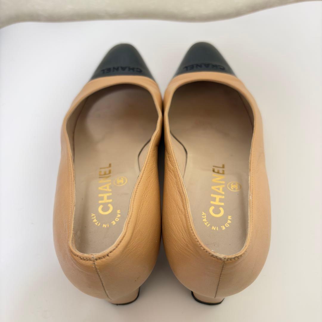 CHANEL シャネル パンプス 23.5 ベージュ 黒 ロゴ レディース 靴