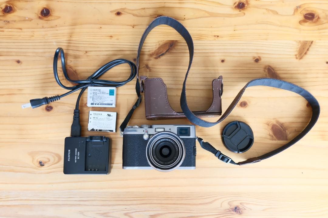 Fujifilm X100 【純正付属品多数あり】