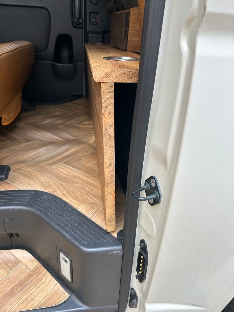 #103 ハイエース 200系 セカンドテーブル