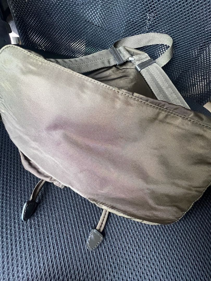 PRADAリュック　カーキ