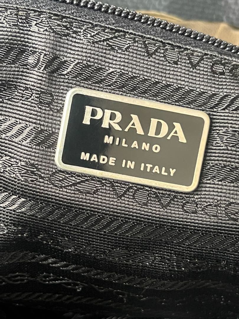 PRADAリュック　カーキ