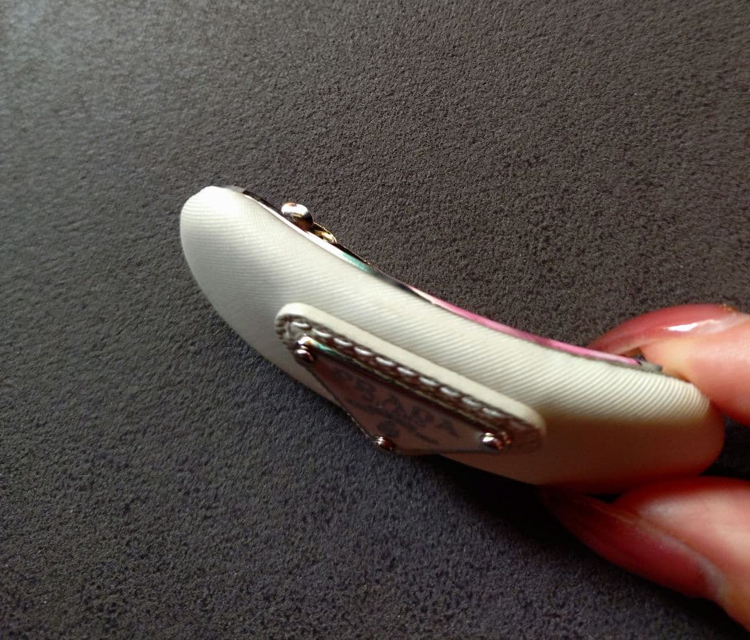 ・PRADA　プラダ ヘアクリップ 三角プレート ナイロン バレッタ