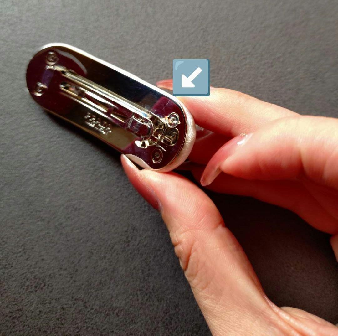 ・PRADA　プラダ ヘアクリップ 三角プレート ナイロン バレッタ