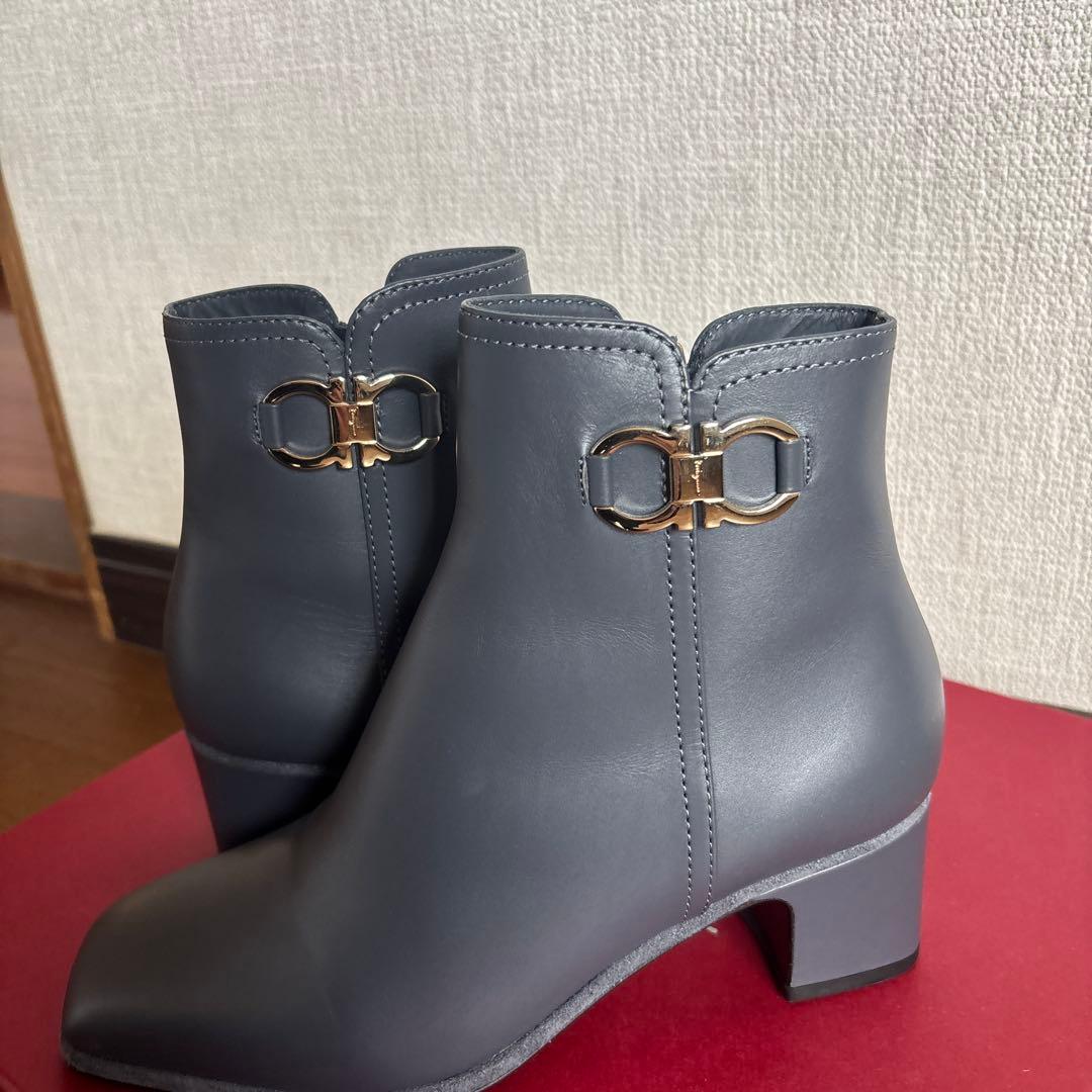 【半額値下げ】SalvatoreFerragamo ブーツ ガンチーニグレー