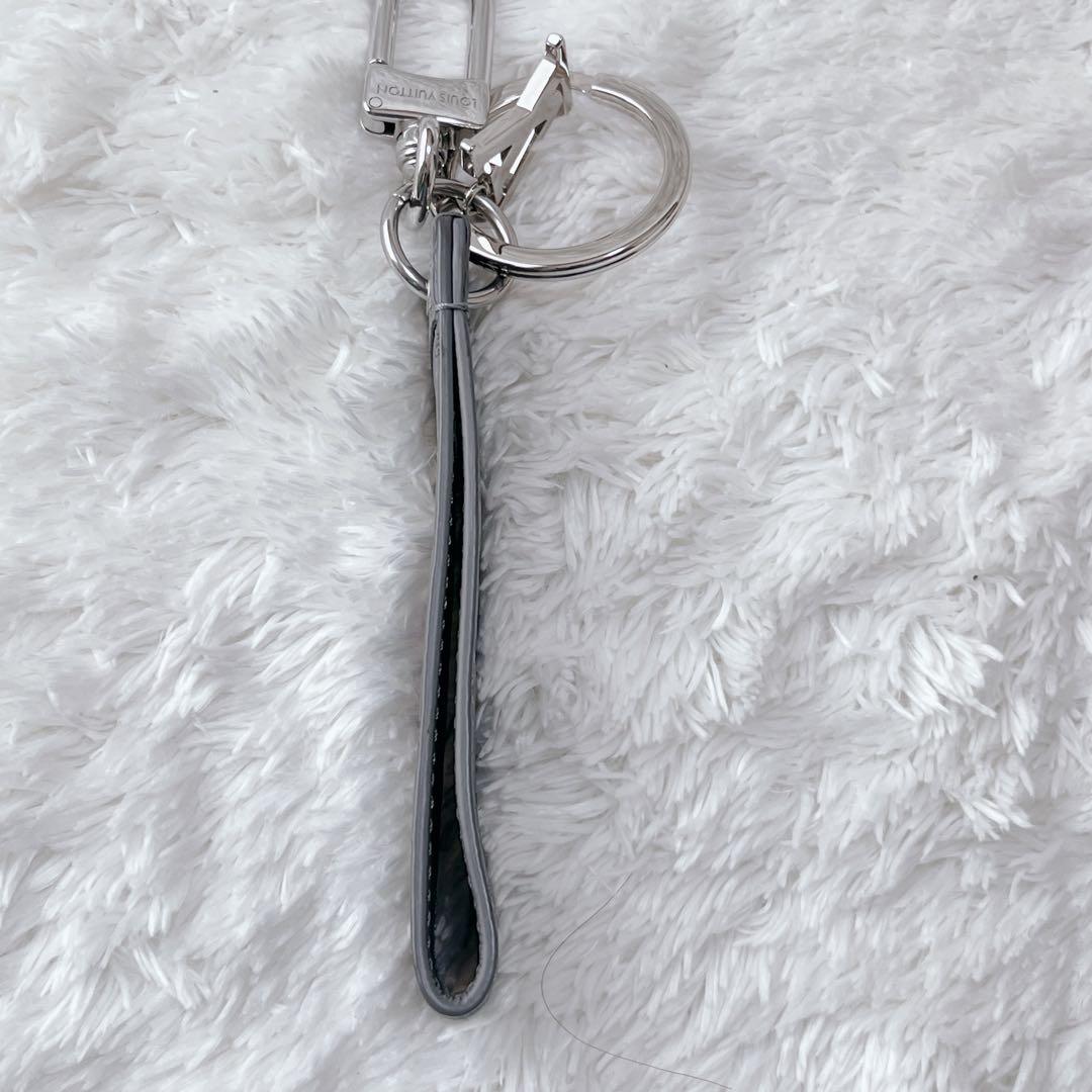 【美品　現行】ルイ・ヴィトン シャドウ キーホルダー ドラゴンヌ グレー