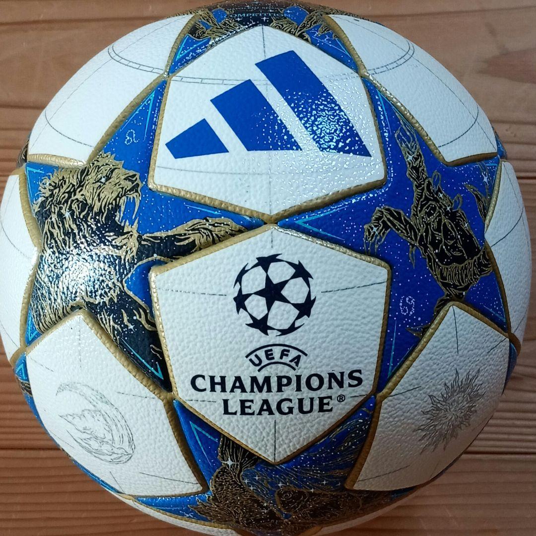 アディダス　サッカーボール　4号球