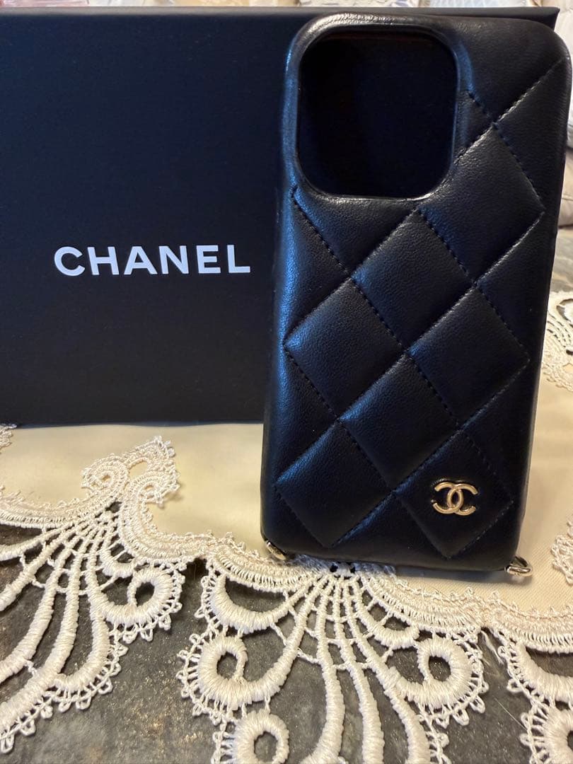 CHANEL ブラックレザー iPhoneケース　 14pro