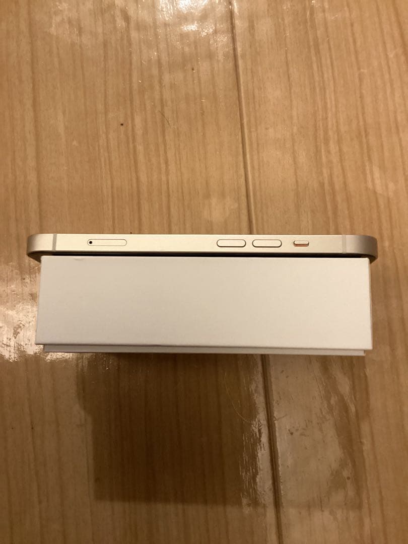 iPhone14 256GB SIMフリー、バッテリー88% 割れなし、オマケ付