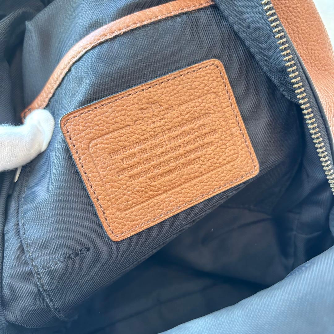 美品✨COACH コーチ　ボディバッグ　斜め掛け　レザー　ロゴ型押し　ブラウン