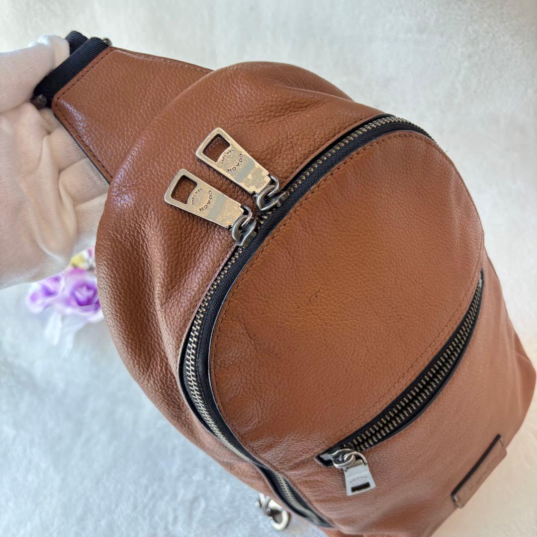 美品✨COACH コーチ　ボディバッグ　斜め掛け　レザー　ロゴ型押し　ブラウン