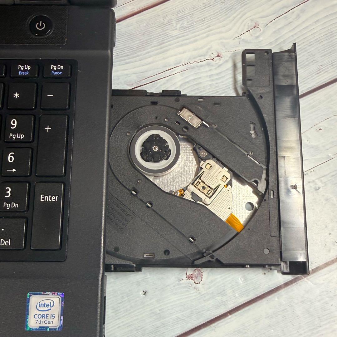 薄型ノートパソコン❣️第7世代Corei5☘️メモリ8GB☘️爆速SSD☘️DVD