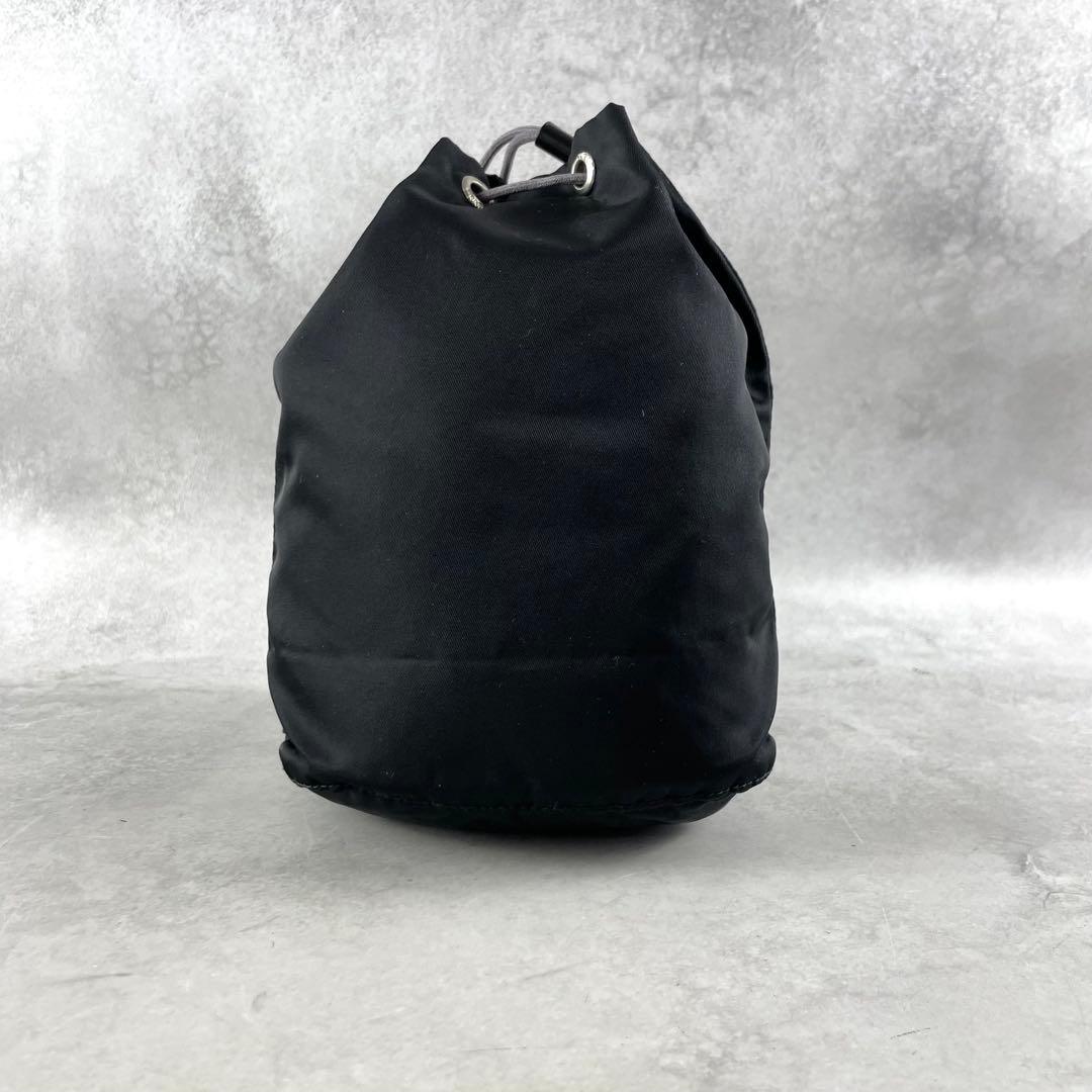 入手困難✨ プラダ 巾着 ポーチ ナイロン 三角ロゴ ブラック レディース