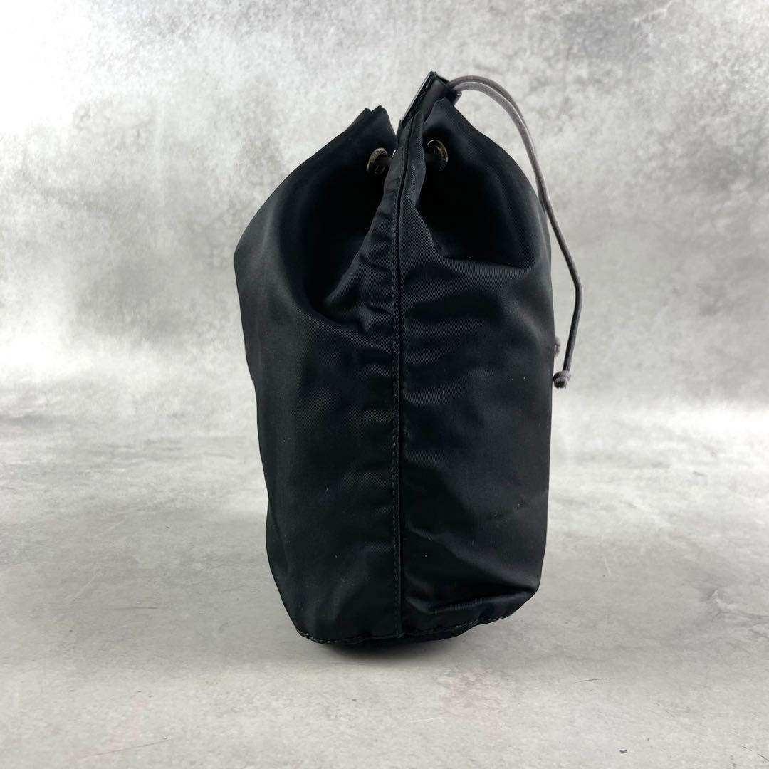 入手困難✨ プラダ 巾着 ポーチ ナイロン 三角ロゴ ブラック レディース