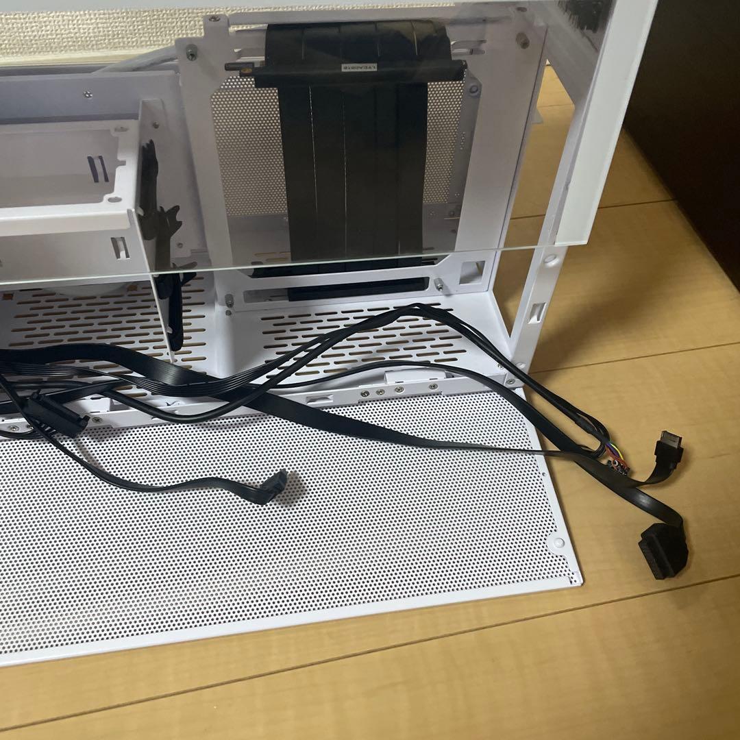 LIANLI Q58-W-4 ホワイト Mini-ITX PCケース