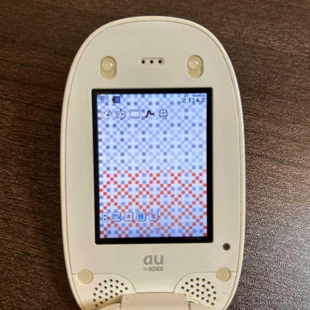 【au】ガラケー penck 白 W31H サイトウマコト　箱あり