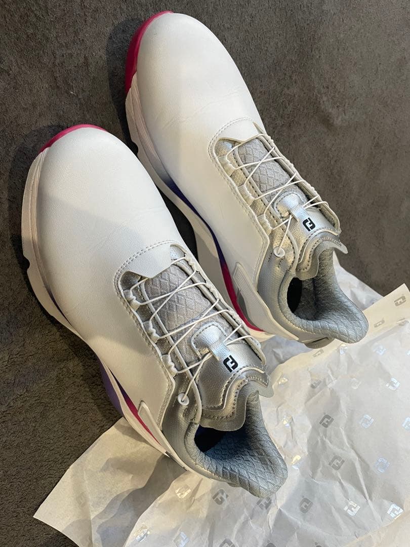 新作レディースフットジョイゴルフシューズ23.5。24の方