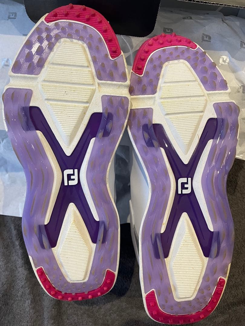 新作レディースフットジョイゴルフシューズ23.5。24の方