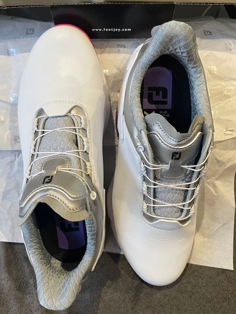 新作レディースフットジョイゴルフシューズ23.5。24の方