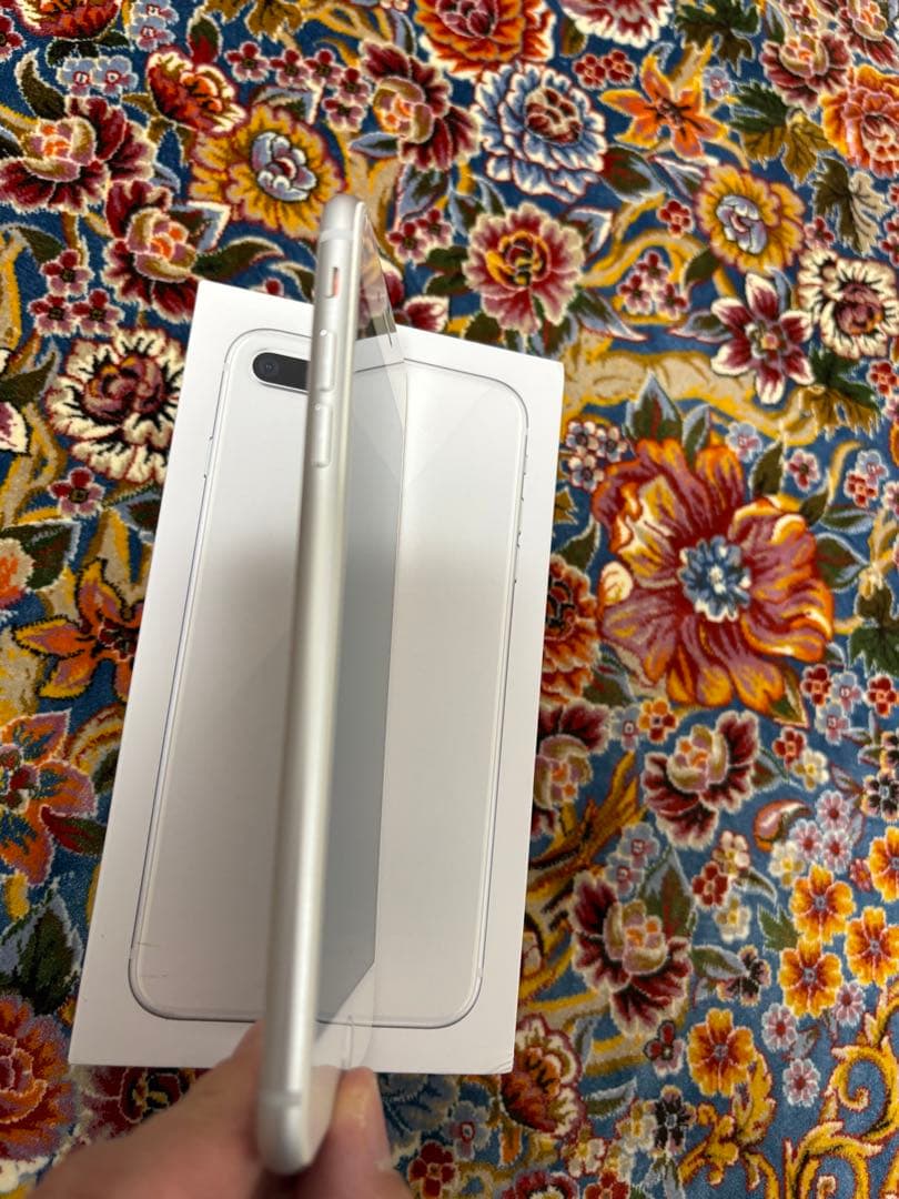 iPhone 8 Plus au版 256Gジャンク背面割れ 残債なし補修歴あり