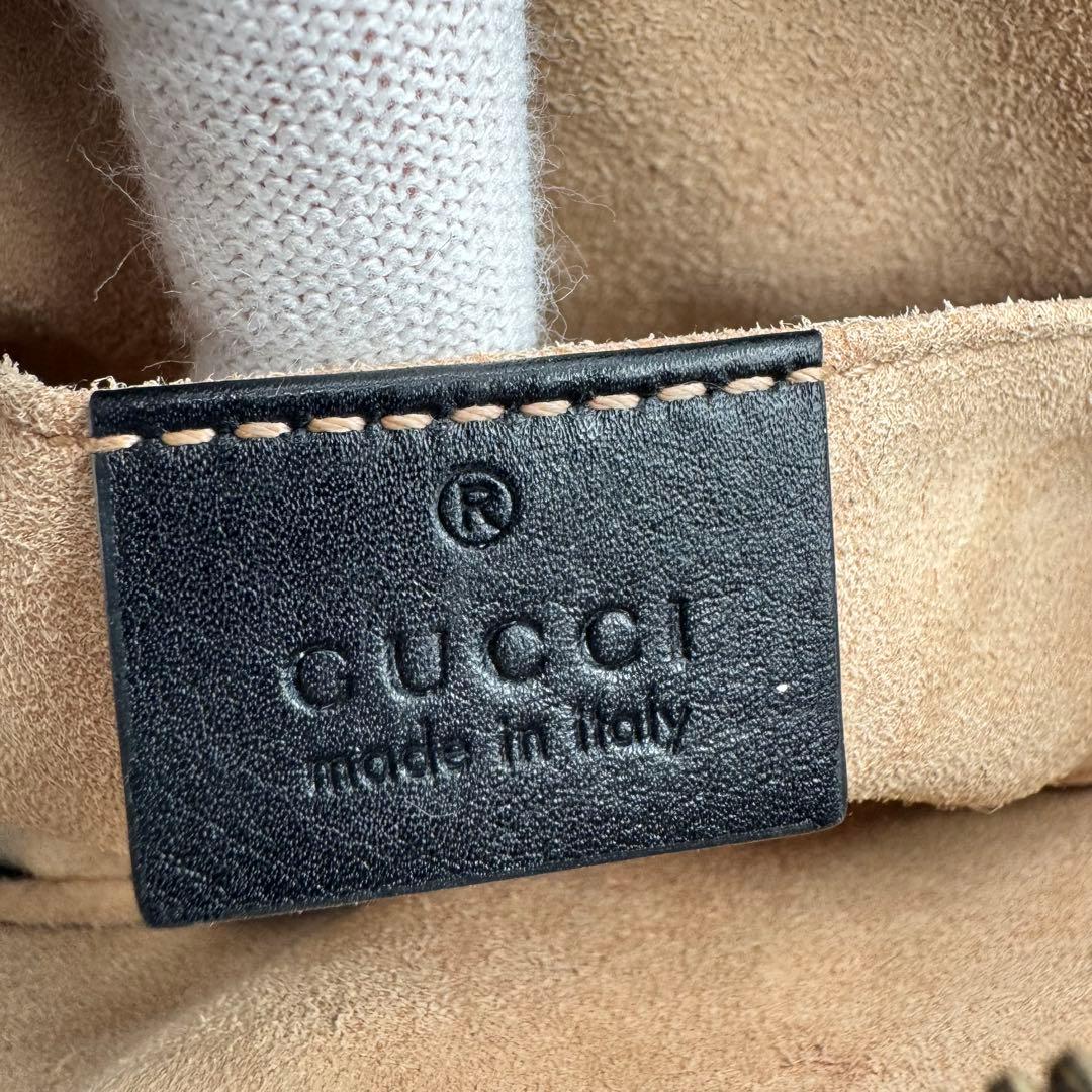 美品✨GUCCI マーモント　ボディバッグ　黒色　ハート　キルティング