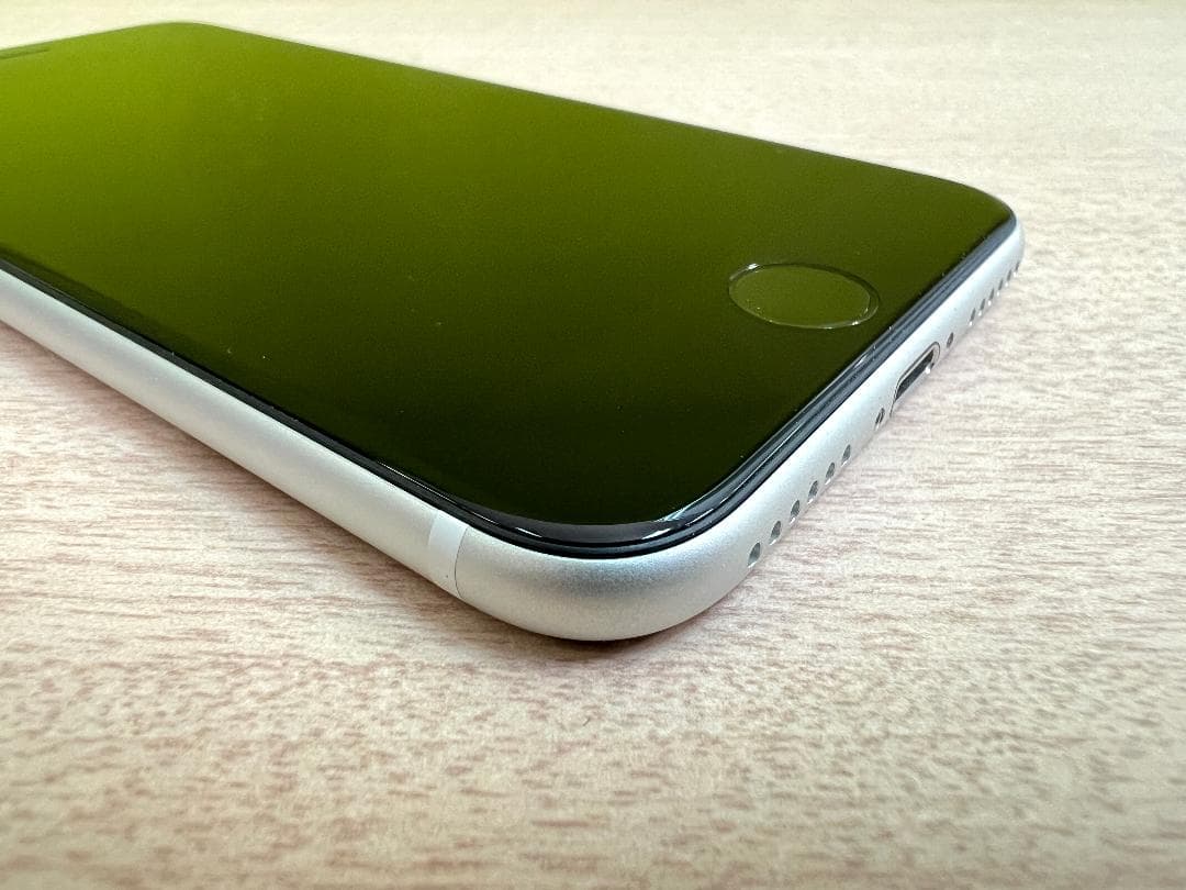 iPhone SE 第2世代 64G ホワイト ドコモ版 SIMロックあり 美品
