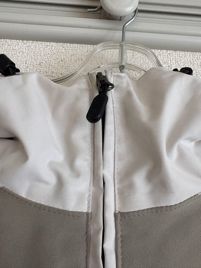 あいAIRBLASTER STAY WILDパーカー グレー/ホワイト M