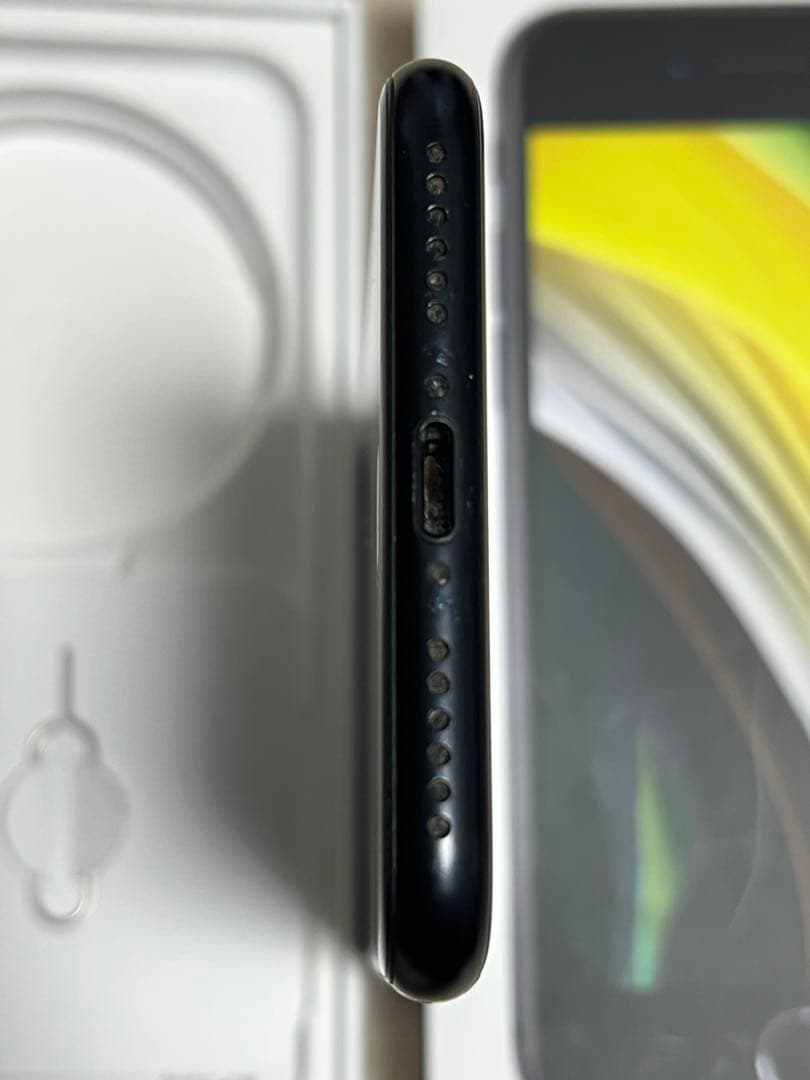 iPhone SE (第2世代) ブラック 本体　SIMフリー