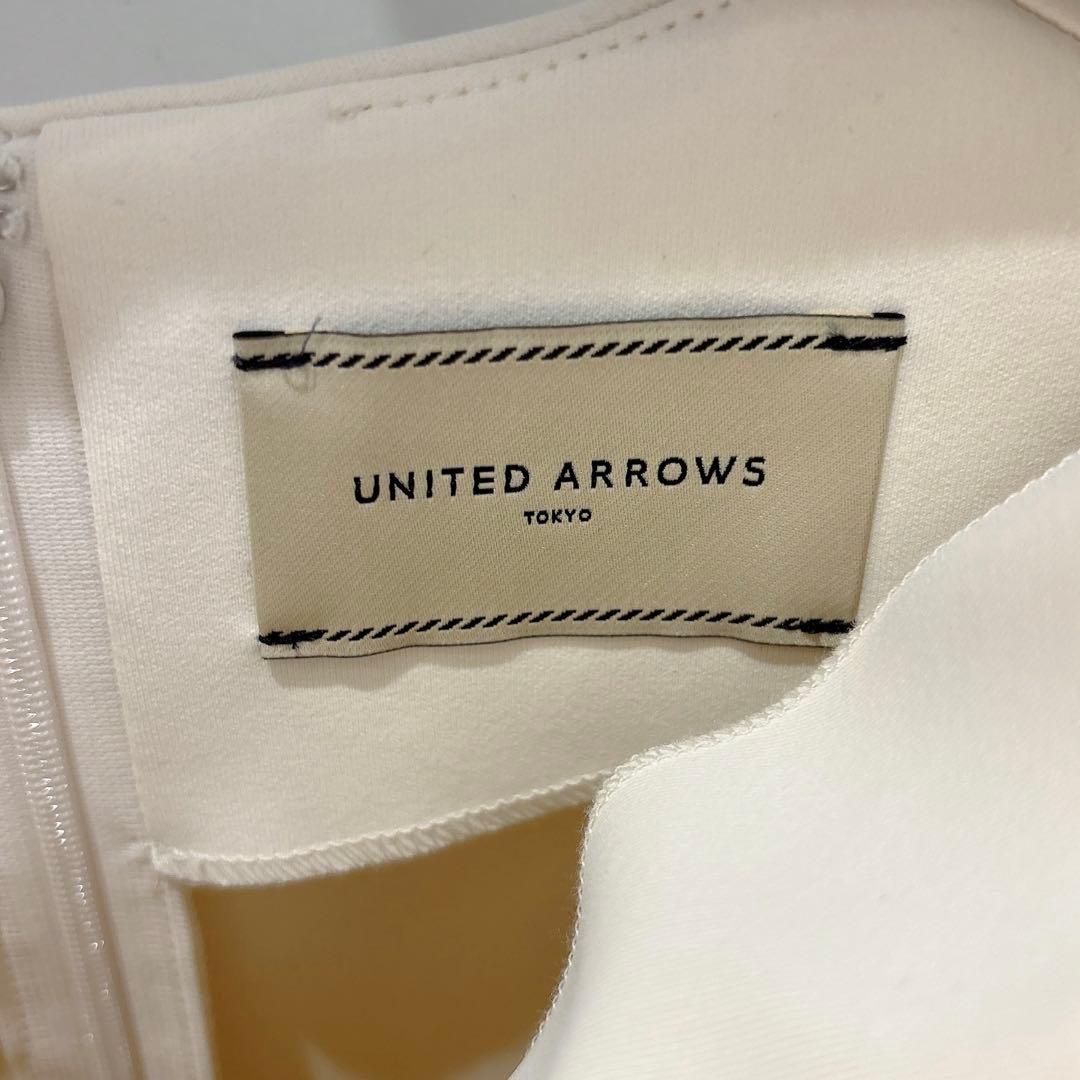 ユナイテッドアローズ　SPONGY パールモチーフ ペプラム ブラウス　ホワイト