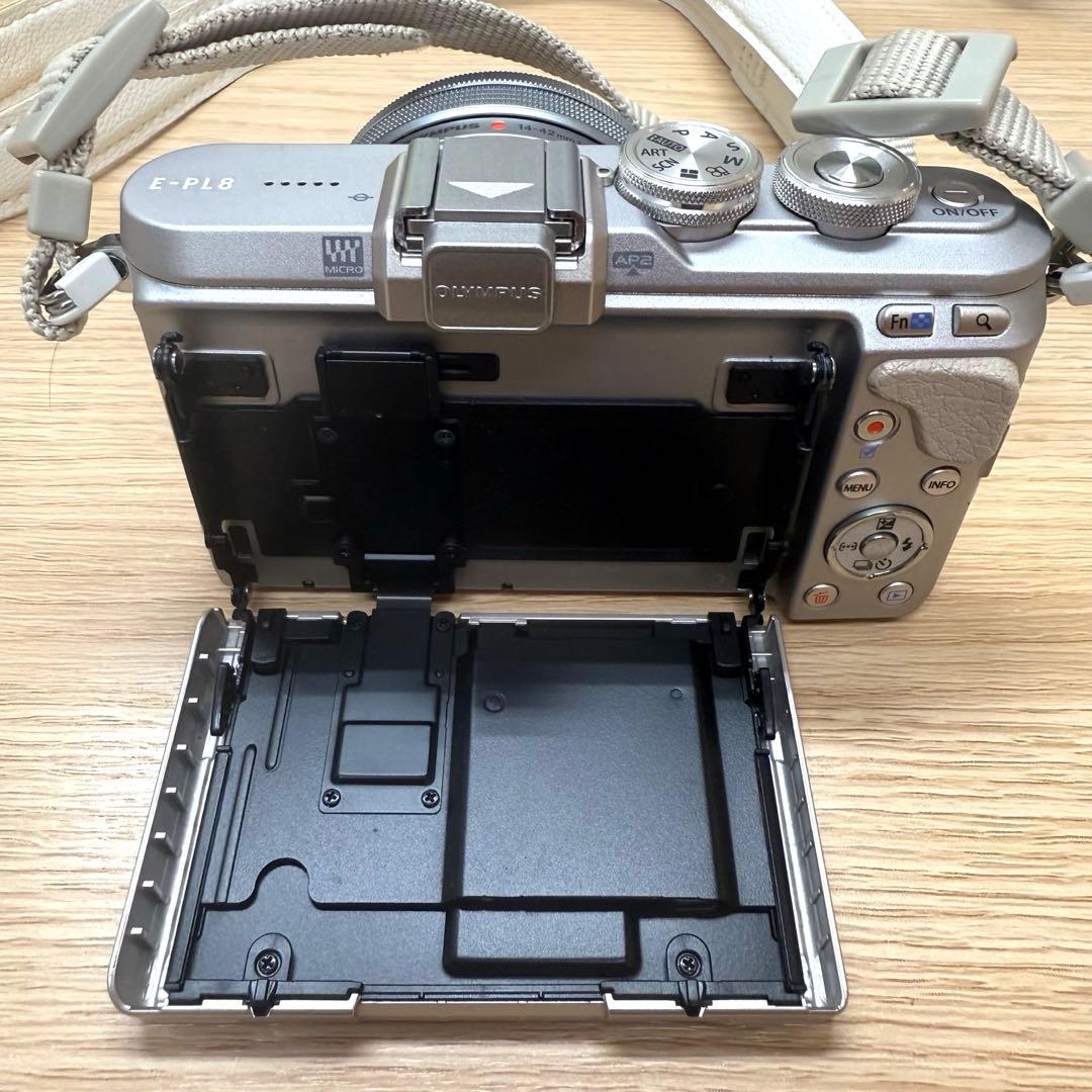 OLYMPUS/PEN E-PL8 ミラーレス一眼カメラ【美品】