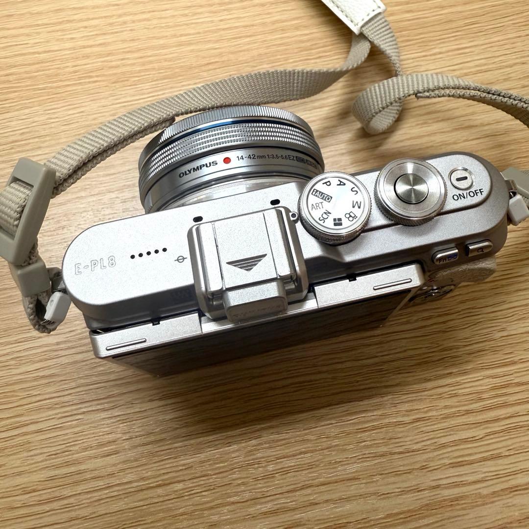 OLYMPUS/PEN E-PL8 ミラーレス一眼カメラ【美品】