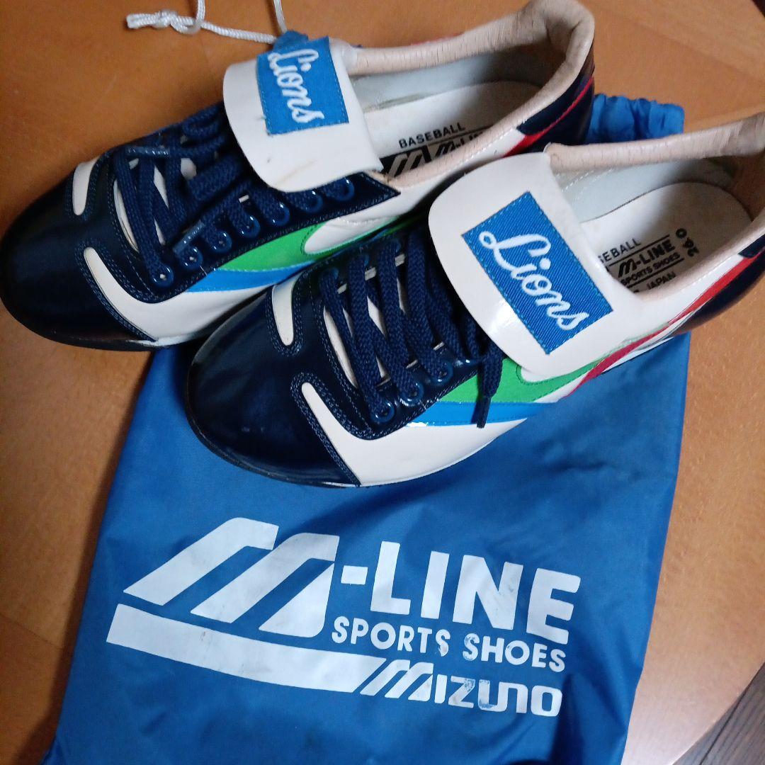 西武ライオンズのシューズ