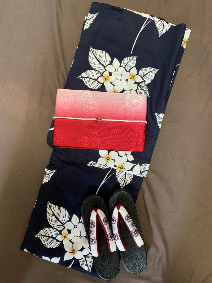 画像の黄色帯付き◆大人ゆかた◆品ある紫陽花（あじさい）紺浴衣◆