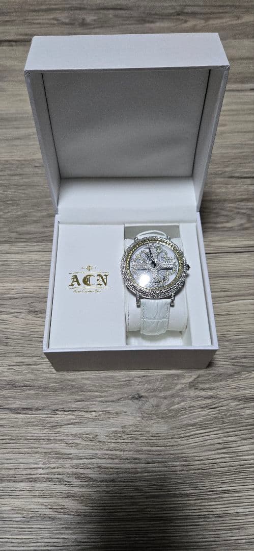 安田 AnneCoquine ホワイト腕時計