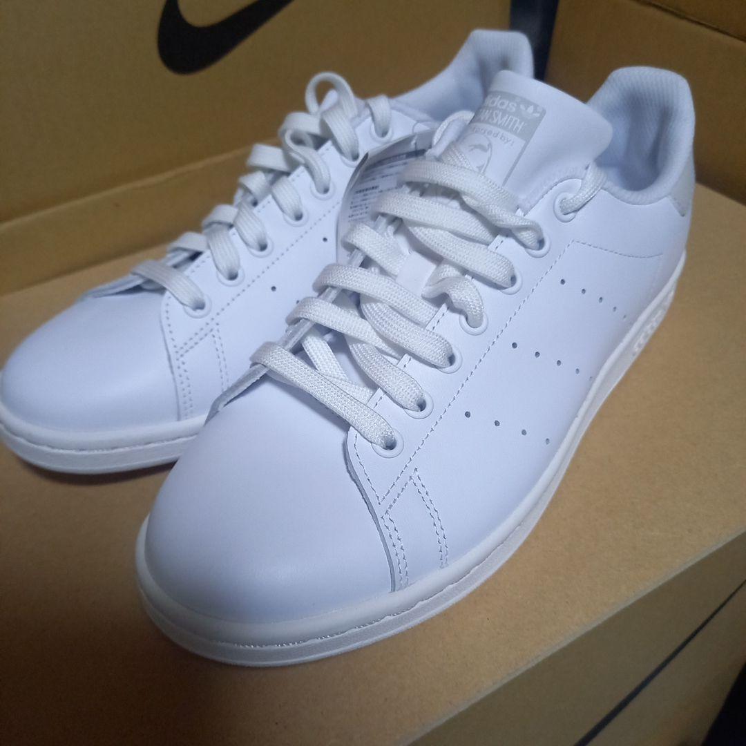 adidas Stan Smith ホワイト レザー ヒールはグレー
