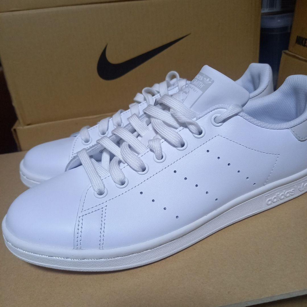 adidas Stan Smith ホワイト レザー ヒールはグレー