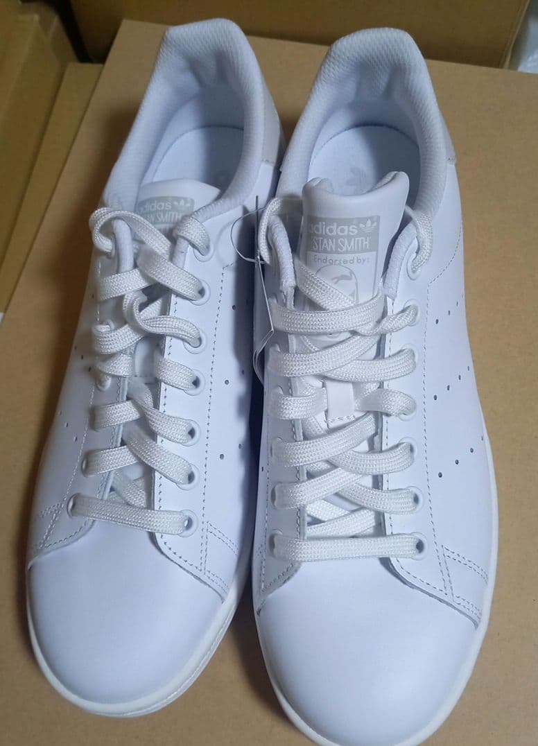 adidas Stan Smith ホワイト レザー ヒールはグレー