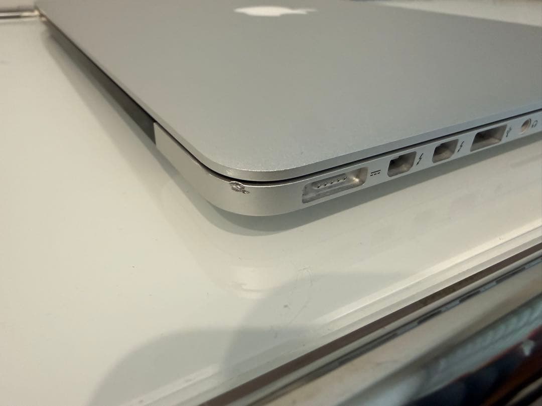 【渡辺】MacBook Pro 13インチ / 256GB / 2016年