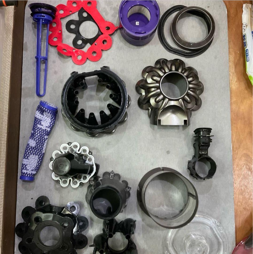 ⑨『分解洗浄済み』動作確認済み　ダイソンDyson V8　SV10