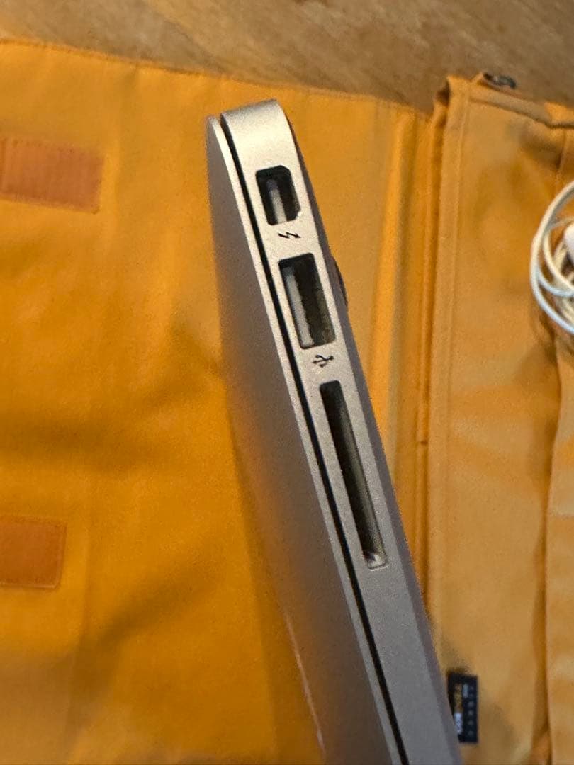 MacBookAir 13インチ Early 2015シルバー