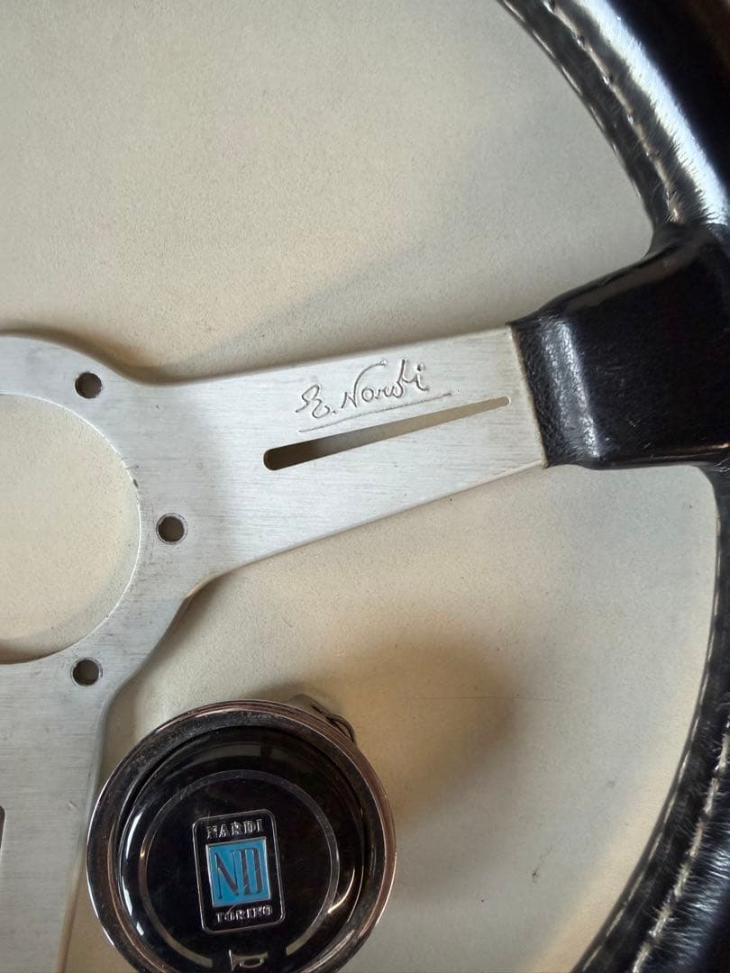 ナルディクラシック BC4556 シルバー レザーステアリング ホーンボタン