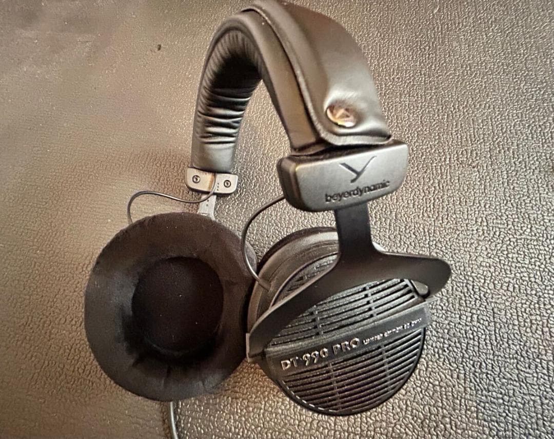beyerdynamic DT990 PRO 80Ω Black Edition