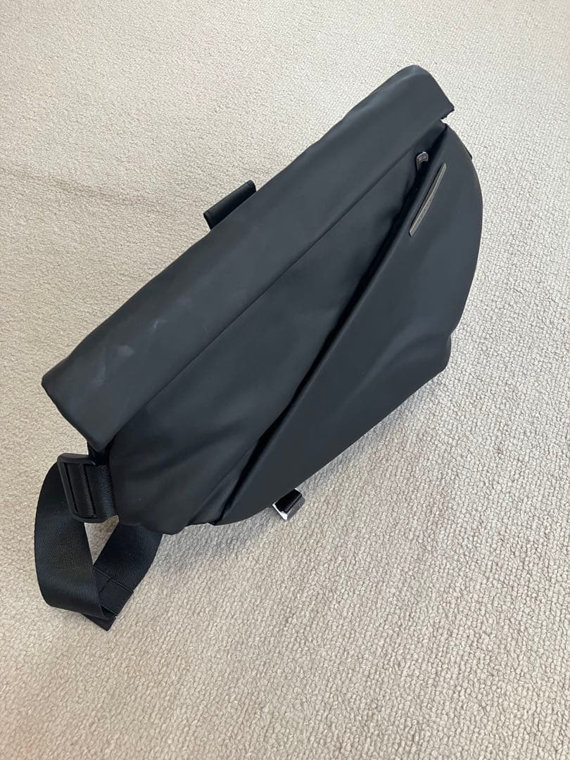 ブラック メッセンジャーバッグ 防水